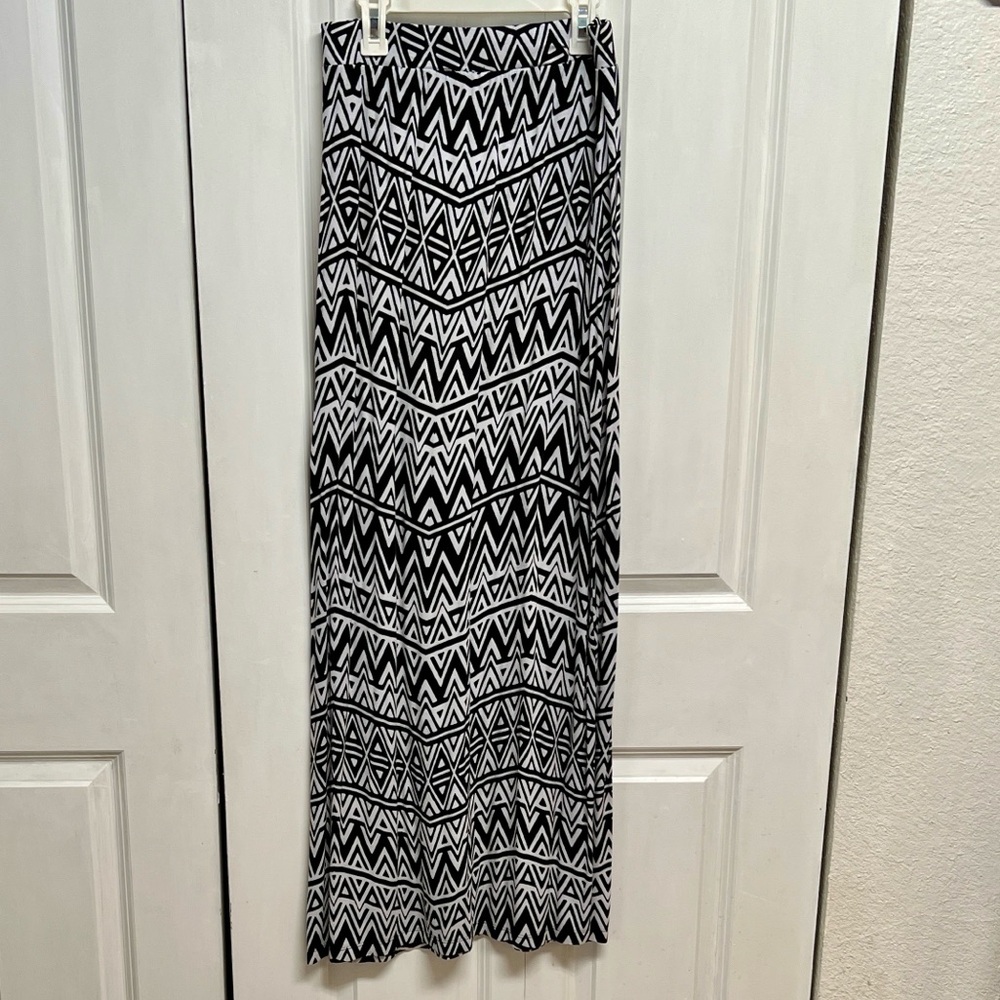 Apt. 9 Black and White Zigzag Maxi Skirt Size S